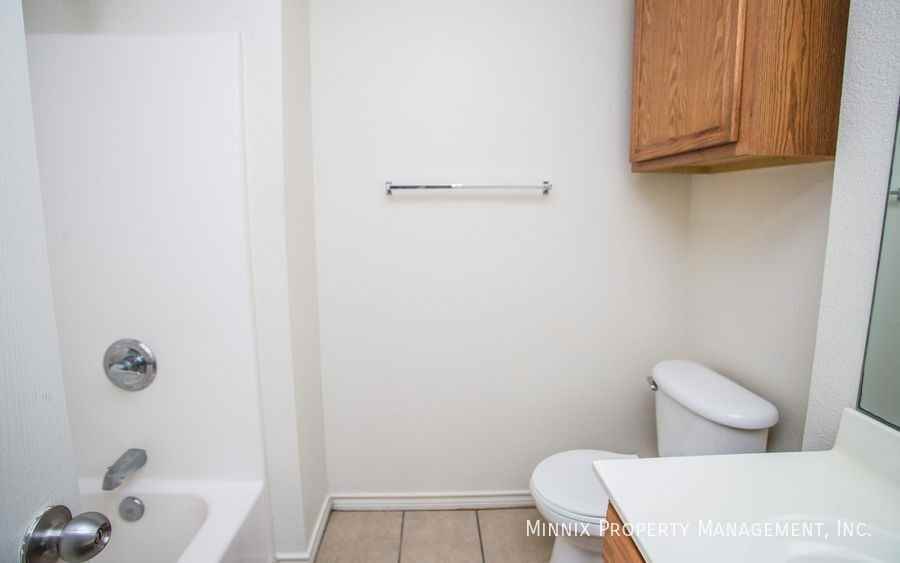 1206 N Bangor Ave #B - Photo 7 of 40