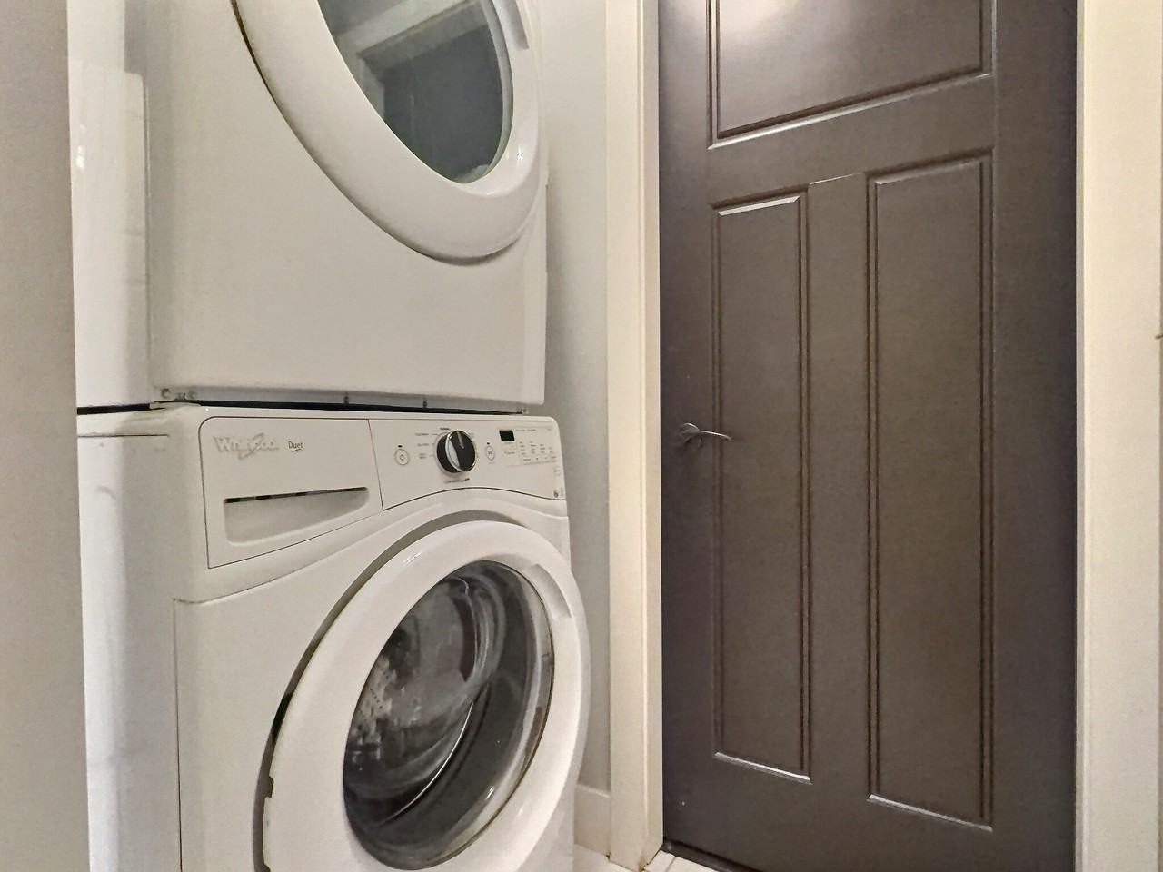 8970 162 St - Photo 4 of 6