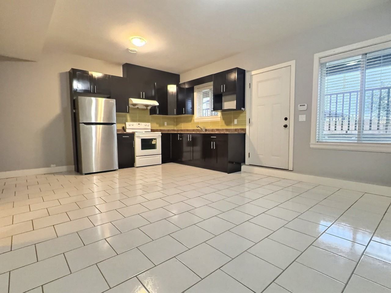 8970 162 St - Photo 2 of 6