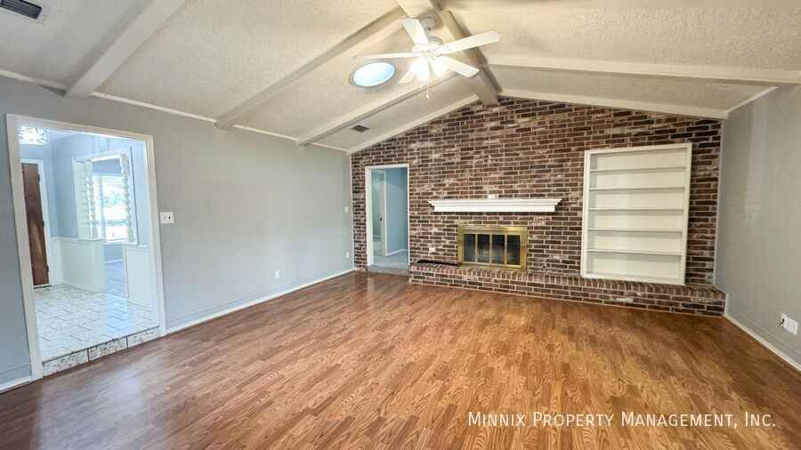 5701 78th St - Photo 6 of 27