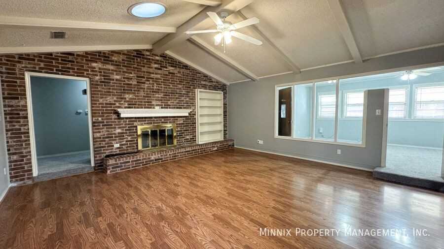 5701 78th St - Photo 7 of 27