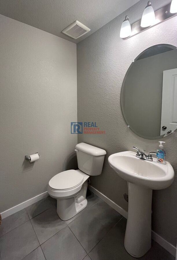 420 Ryan Ave - Photo 3 of 18