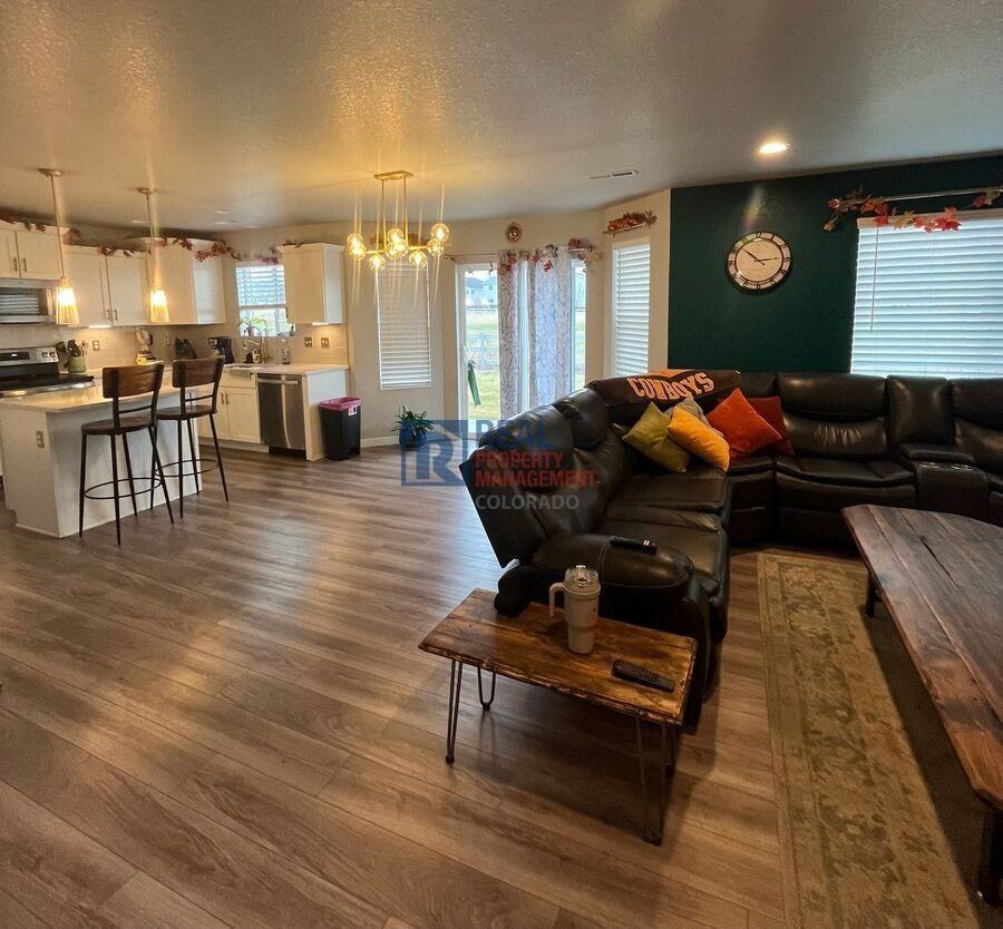 420 Ryan Ave - Photo 4 of 18