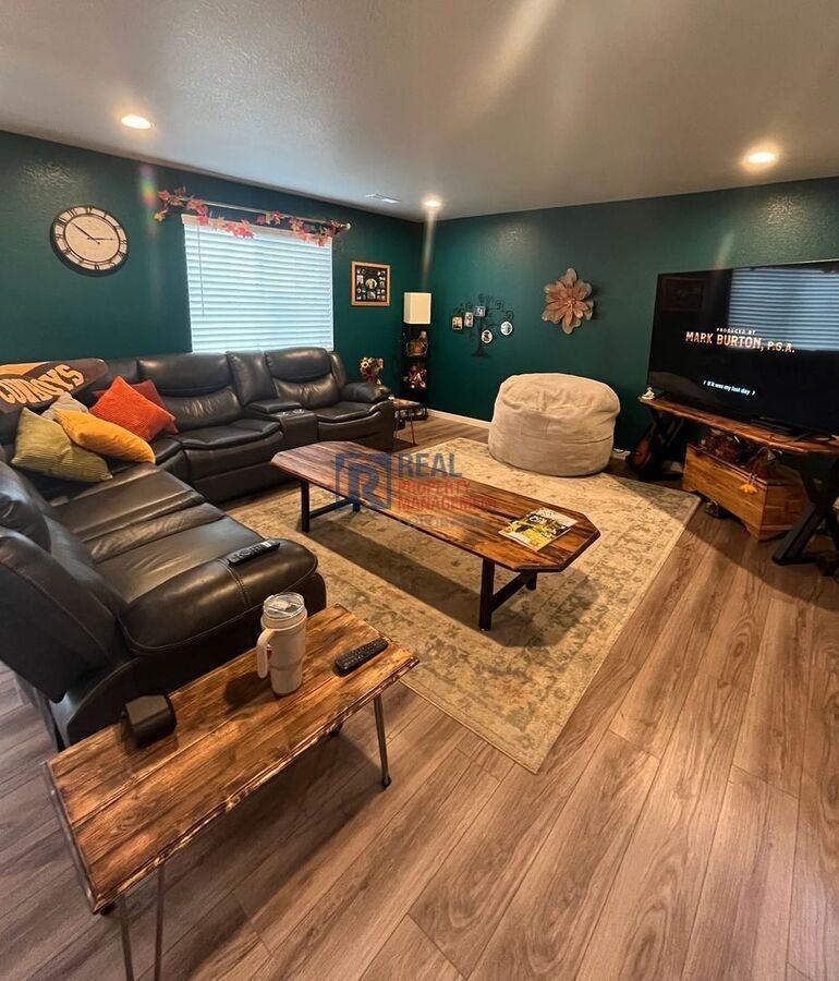 420 Ryan Ave - Photo 5 of 18