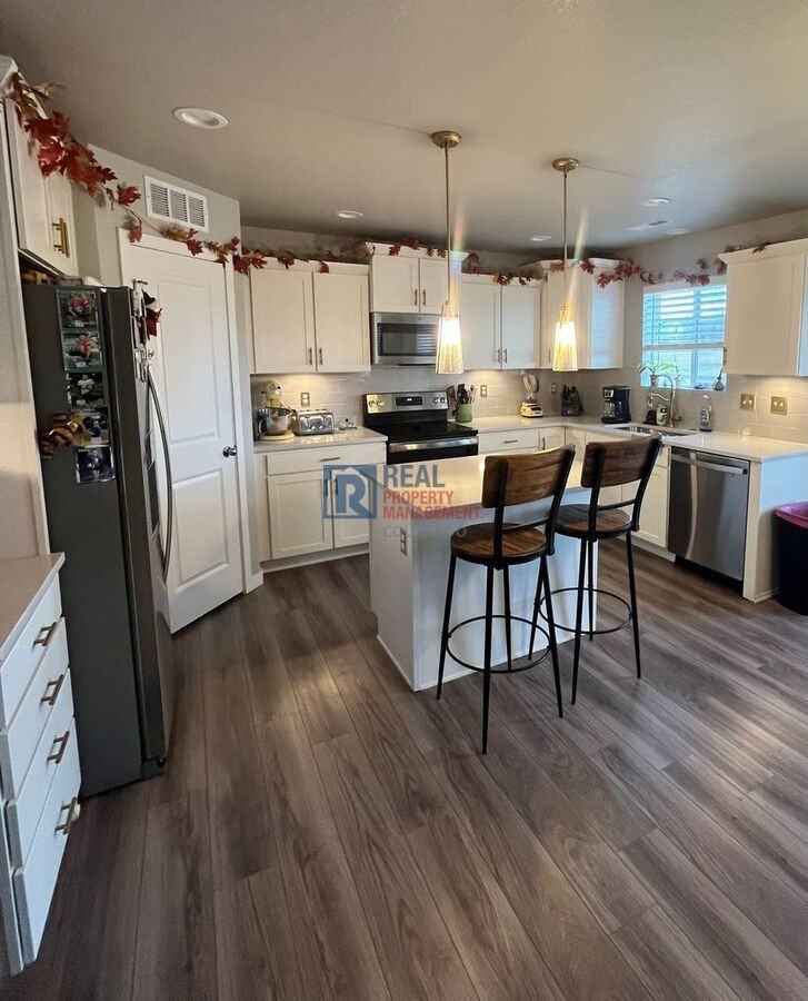 420 Ryan Ave - Photo 7 of 18