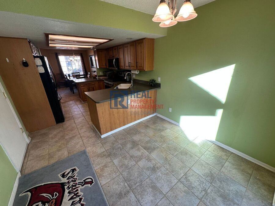 2032 S Xenia Way - Photo 7 of 25