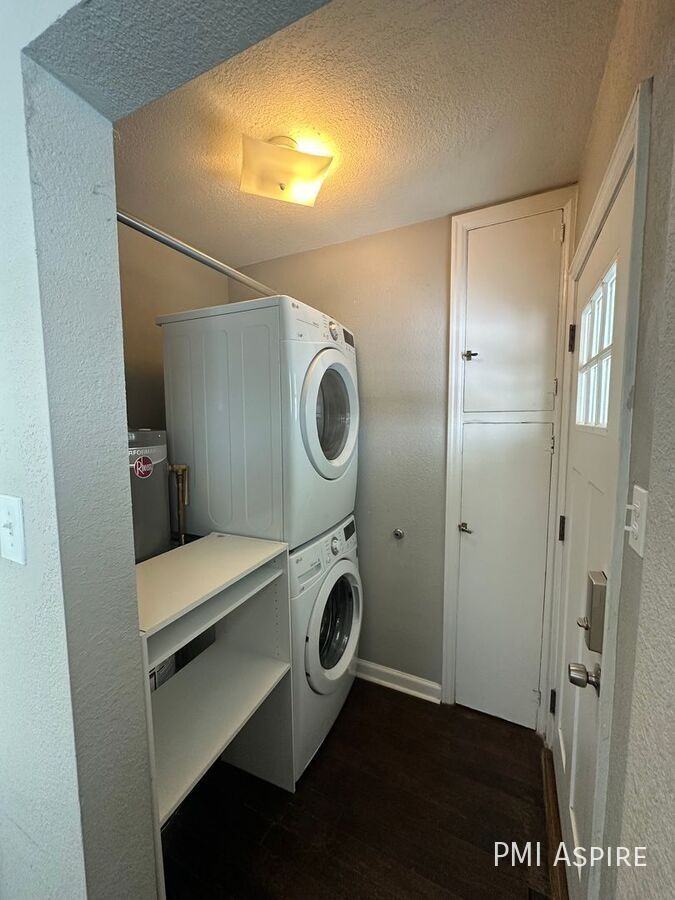 1275 Roslyn St - Photo 6 of 16