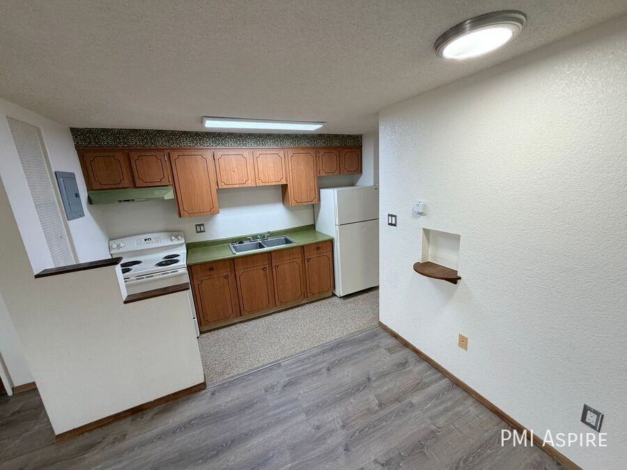 3305 S Clarkson St #304