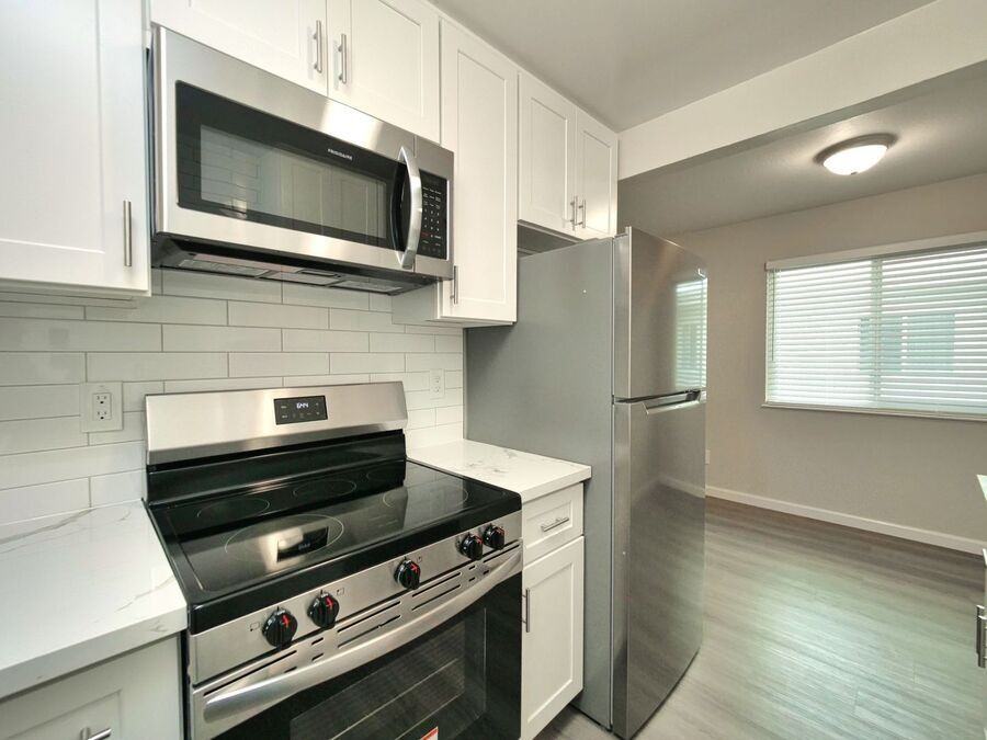 170 Stoakes Ave #07 - Photo 2 of 19