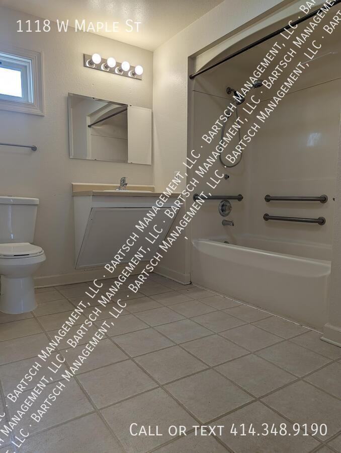 1118 W Maple St - Photo 5 of 6