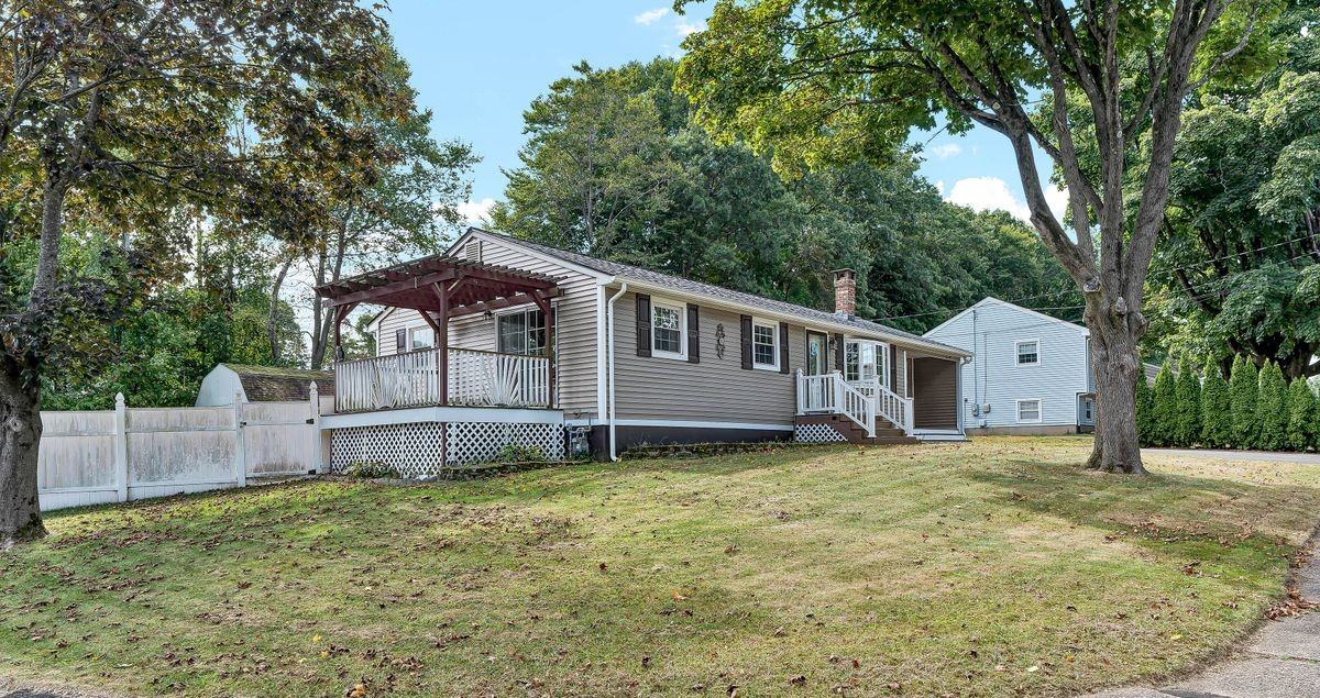 75 Glenwood Dr - Photo 2 of 7