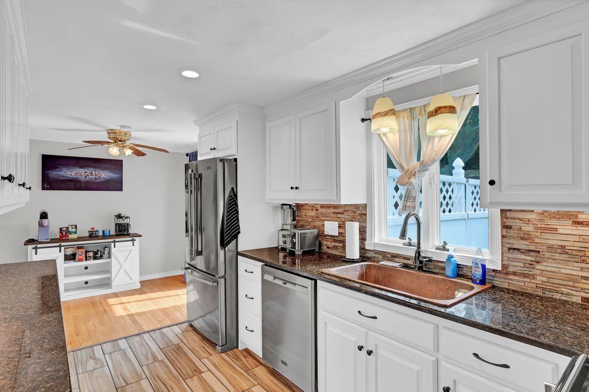 75 Glenwood Dr - Photo 4 of 7