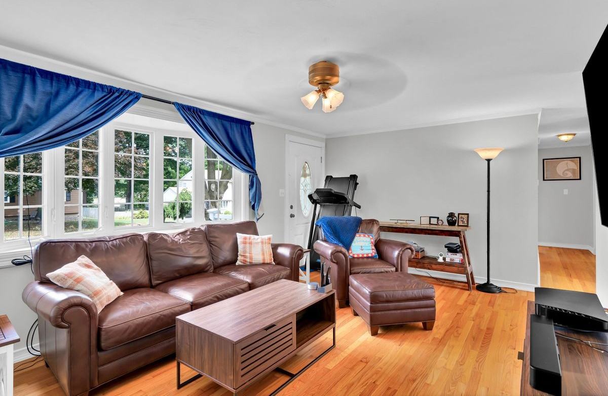 75 Glenwood Dr - Photo 5 of 7