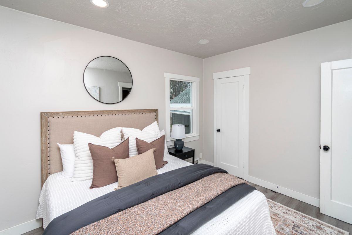 1378 W 4200 S - Photo 5 of 19