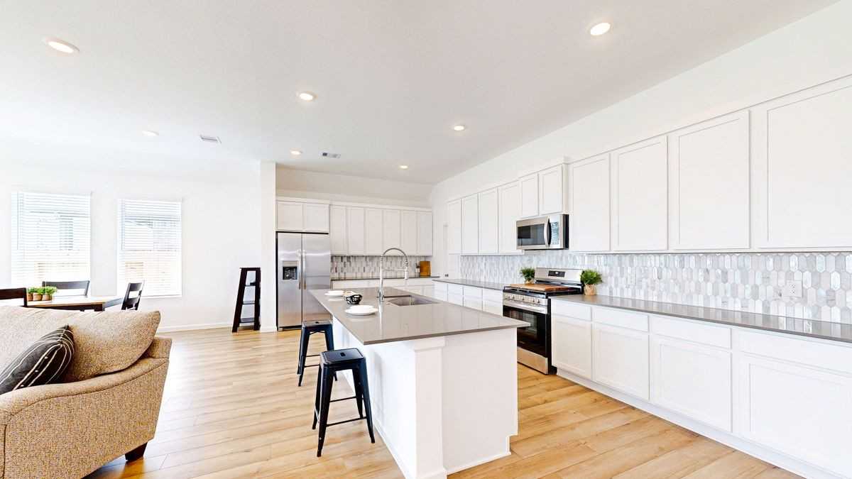 711 Hooks Trail Ln - Photo 3 of 10