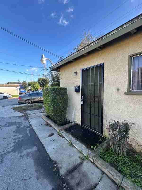 17000 Downey Ave - Photo 2 of 11