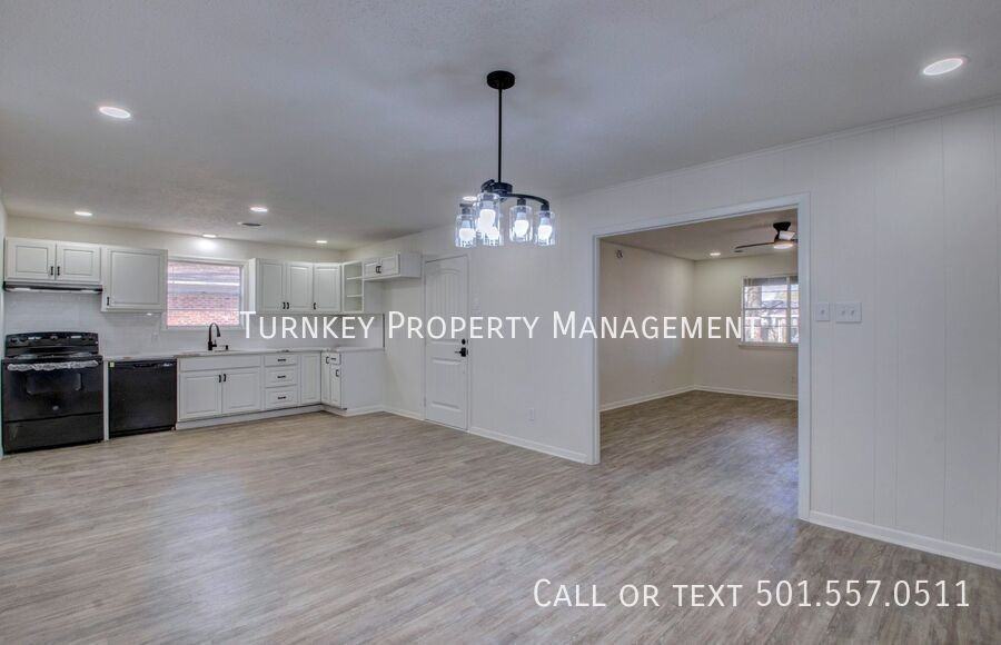 5821 Freeland Dr - Photo 4 of 20