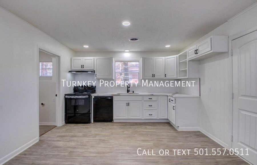 5821 Freeland Dr - Photo 5 of 20