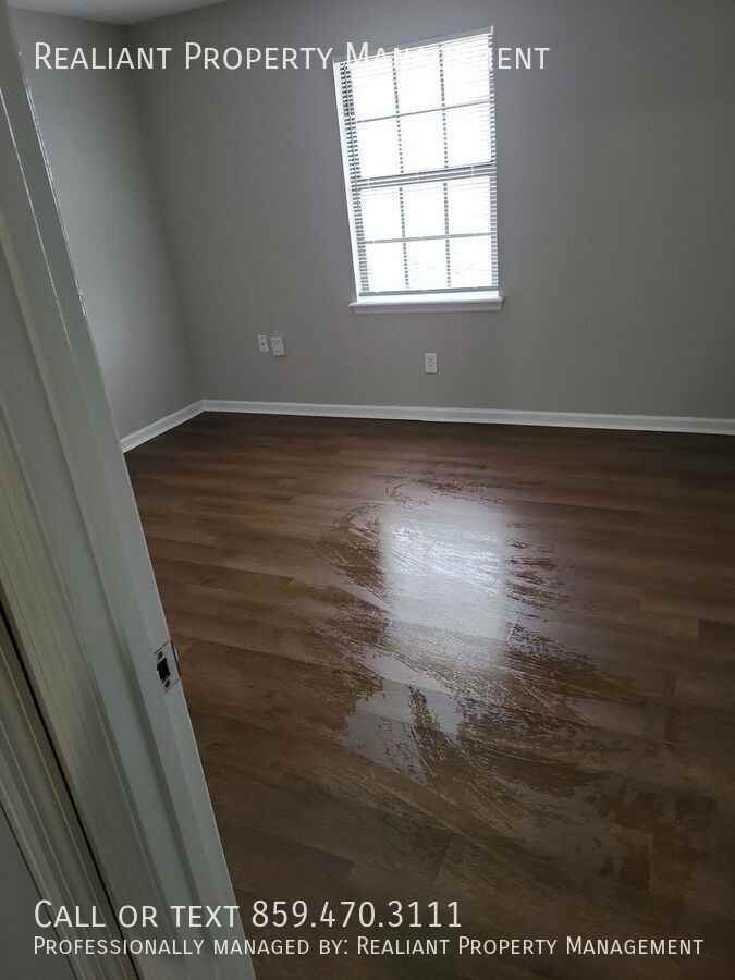 425 Lenney Dr #3 - Photo 4 of 10