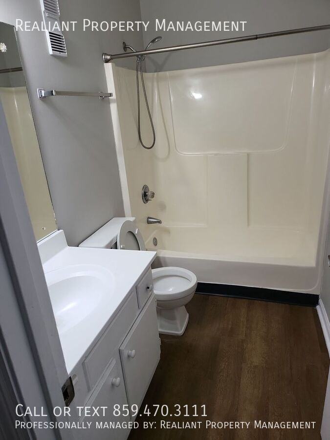 425 Lenney Dr #3 - Photo 5 of 10