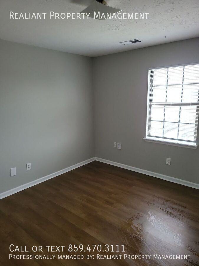 425 Lenney Dr #3 - Photo 7 of 10