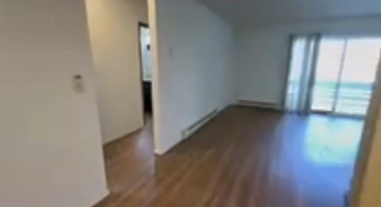 5910 Southeast 41st Avenue - Photo 3 of 14