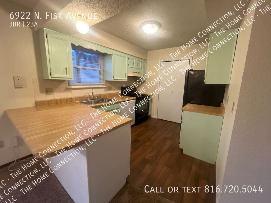 6922 N Fisk Ave - Photo 3 of 15