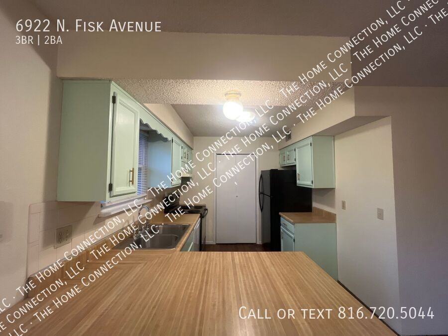 6922 N Fisk Ave - Photo 4 of 15