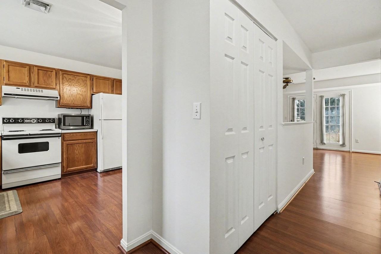 503 Barrington Ct - Photo 4 of 30