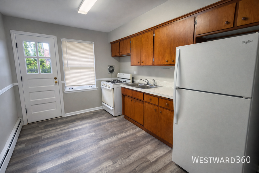 12413 Maple Ave #5 - Photo 4 of 9