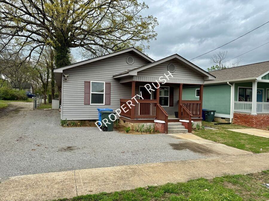 1005 S Hickory St - Photo 2 of 28