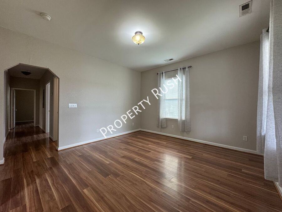 1005 S Hickory St - Photo 6 of 28