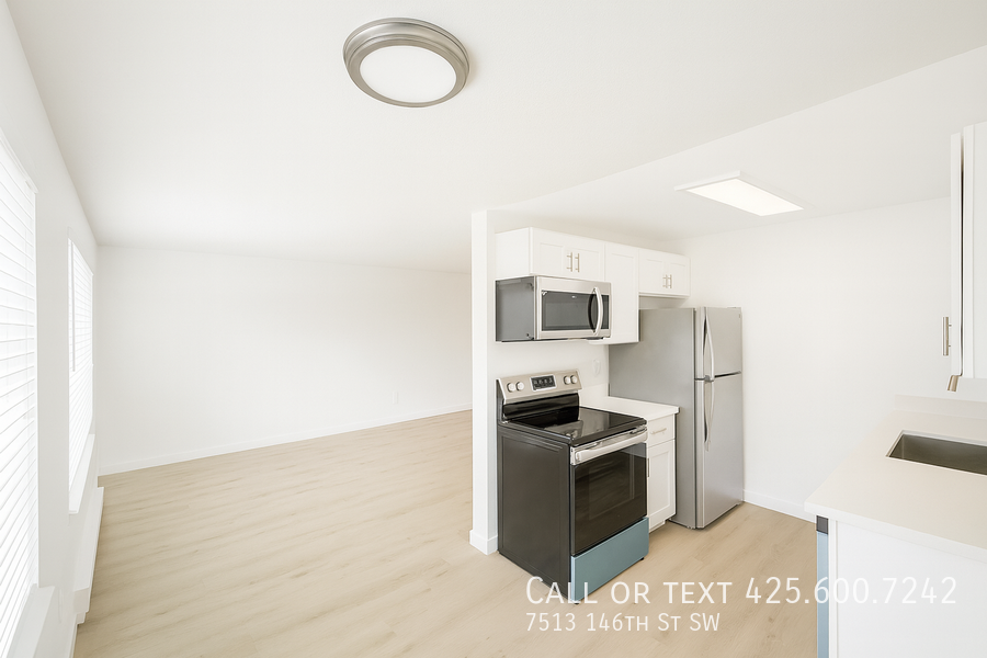 7513 146th St Sw - Photo 3 of 10