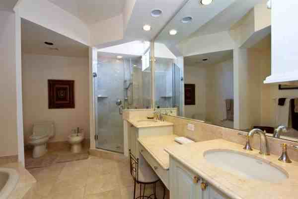 201 S Narcissus Avenue 606 - Photo 3 of 6