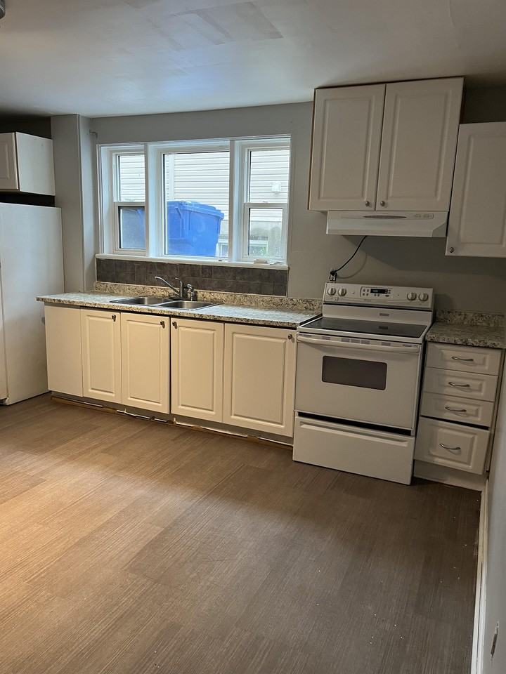 190 Montfort Street - 3 - Photo 2 of 10