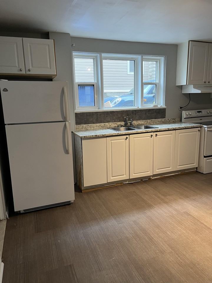 190 Montfort Street - 3 - Photo 4 of 10