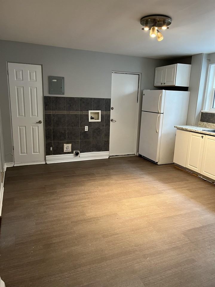 190 Montfort Street - 3 - Photo 5 of 10