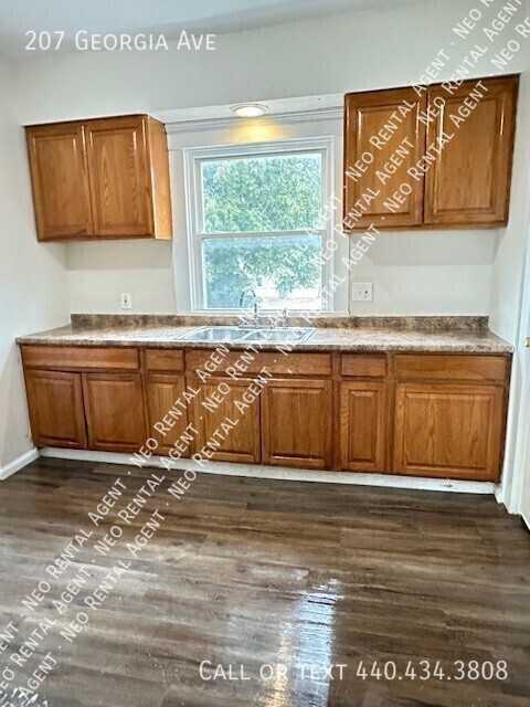 207 Georgia Ave - Photo 2 of 7