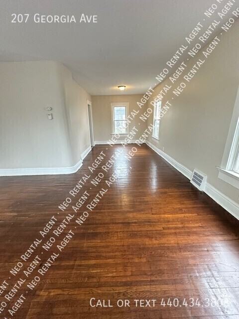 207 Georgia Ave - Photo 3 of 7