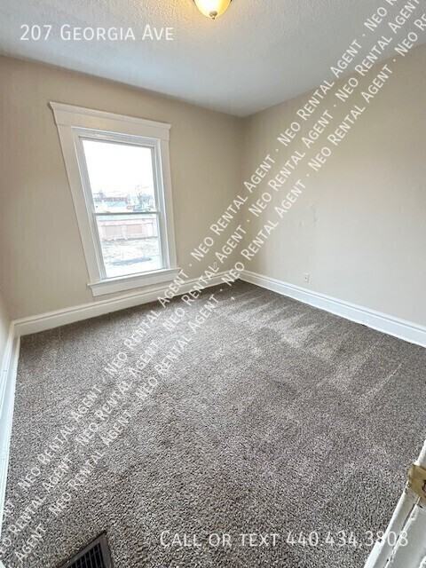 207 Georgia Ave - Photo 5 of 7