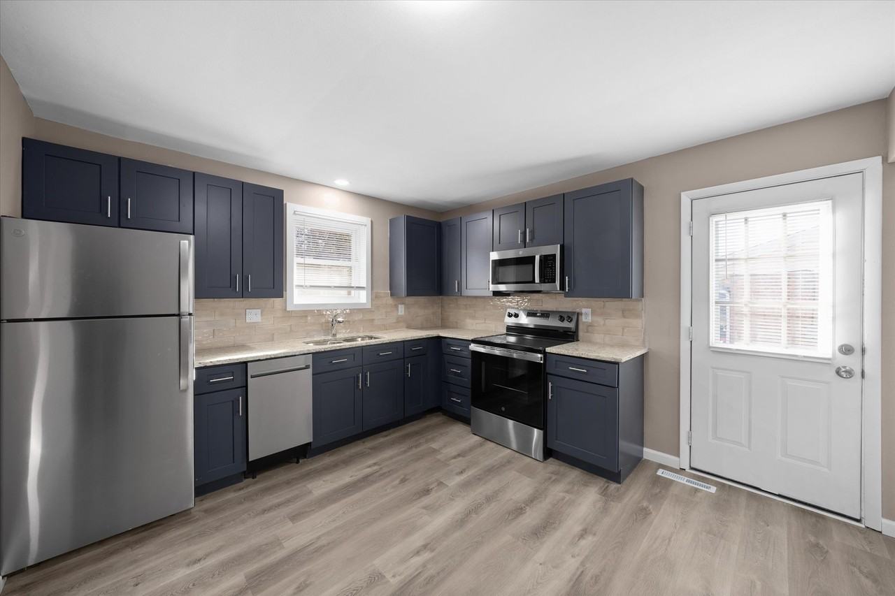 11 Manor Dr #1 - Photo 2 of 12