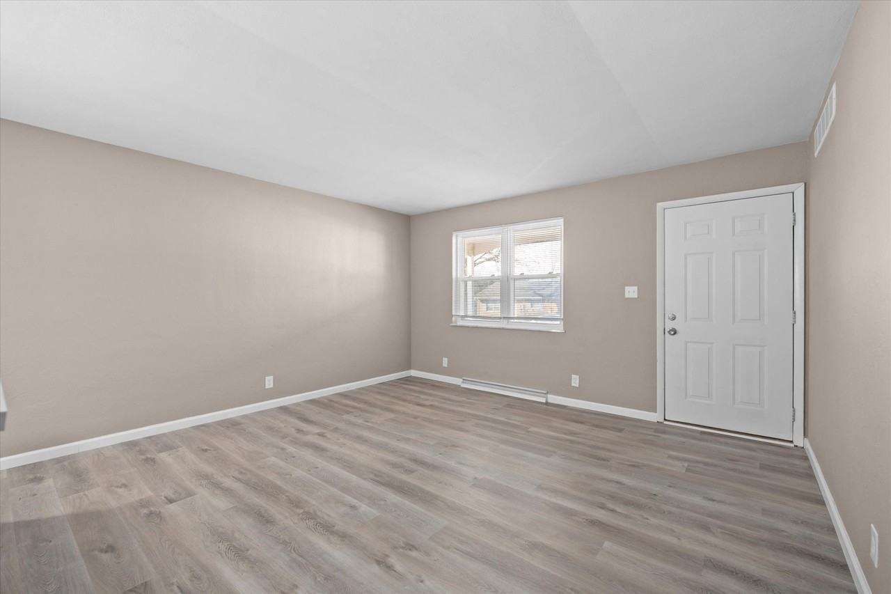 12 Manor Dr #2 - Photo 7 of 13