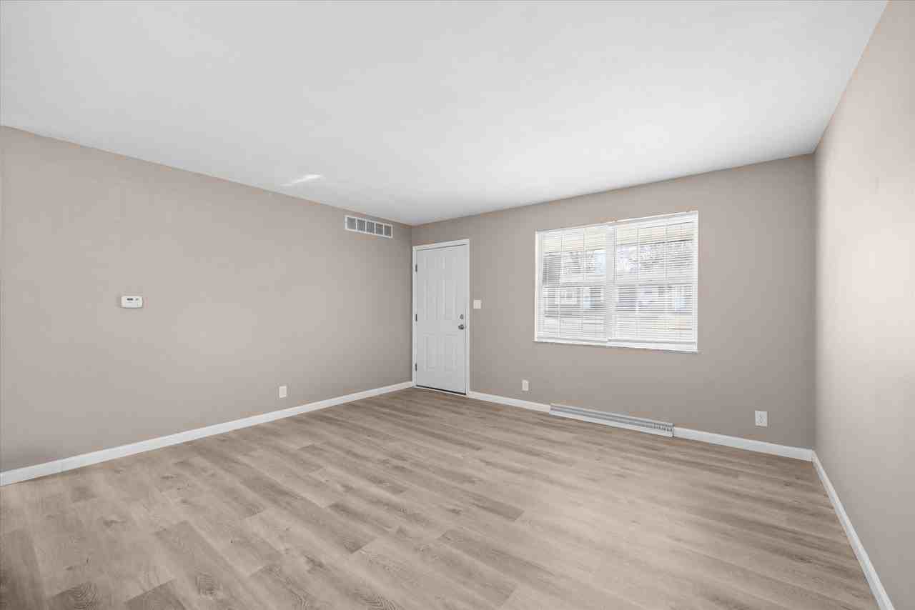 18 Manor Dr #2 - Photo 4 of 13