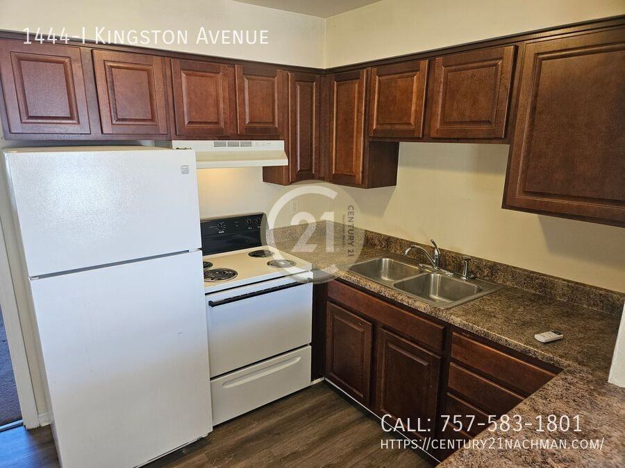 1444 Kingston Ave Apt I - Photo 6 of 13