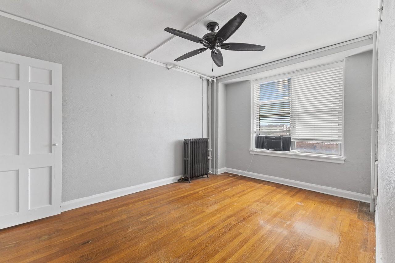 28 E 16th St #208 - Photo 4 of 13