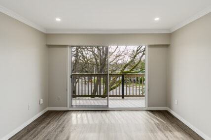 Woodridge Manor Apartments - Photo 7 of 17