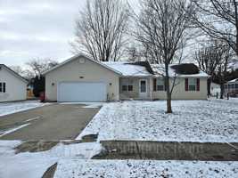 featured image of 101 Andrew Ct E #1