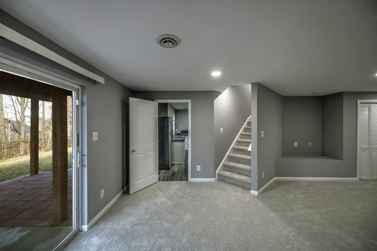 21749 Tottenham Hale Ct, Unit Basement - Photo 5 of 8