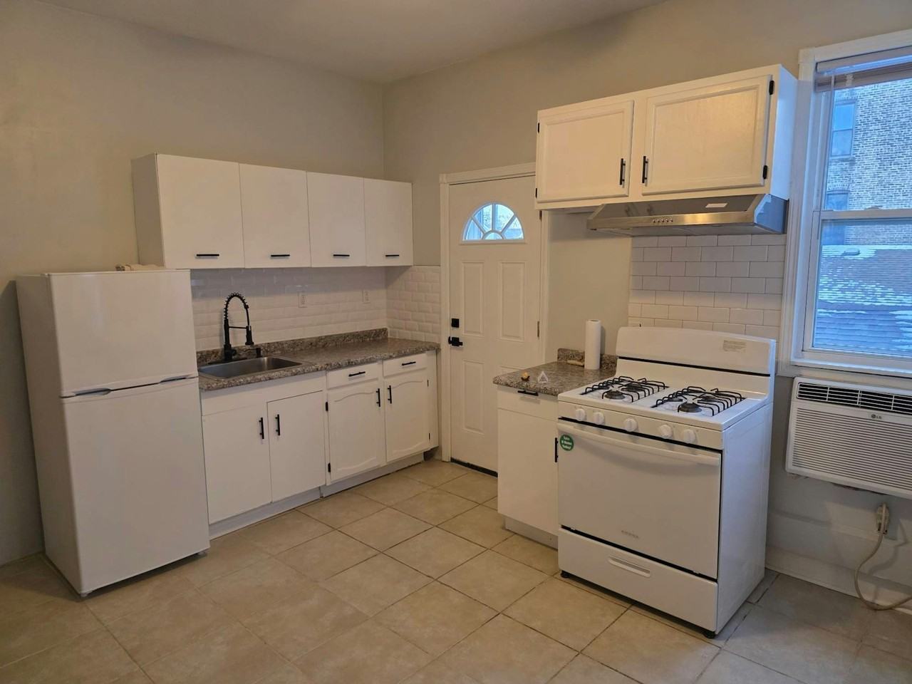 3611 S Wood St, Unit 2F - Photo 3 of 21