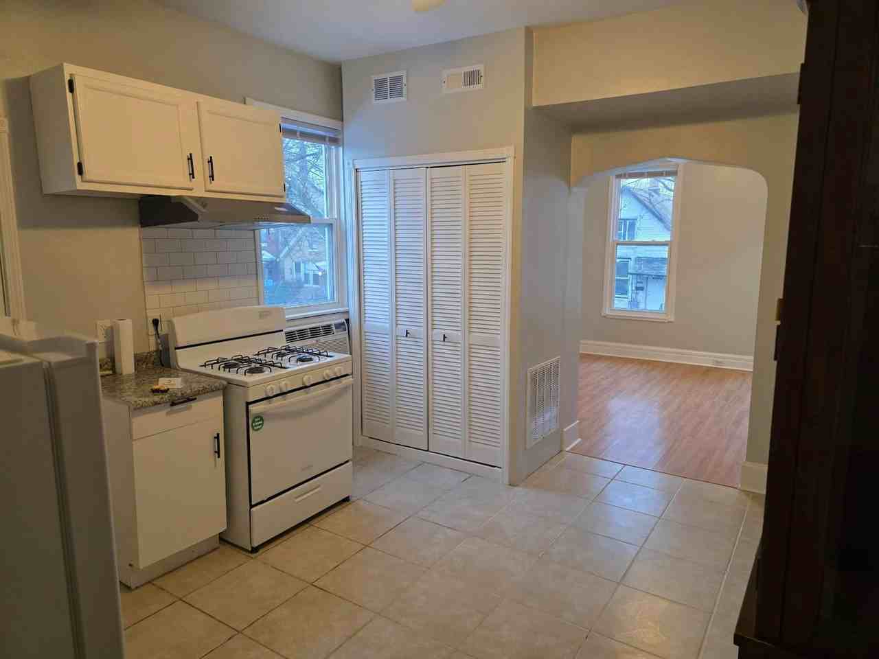 3611 S Wood St, Unit 2F - Photo 5 of 21